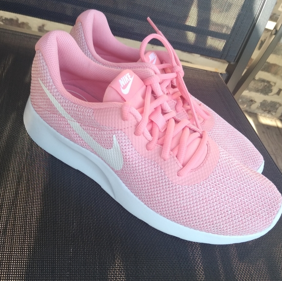 Nike Shoes - 🚫SOLD 🚫 NEW Nike Sneakers